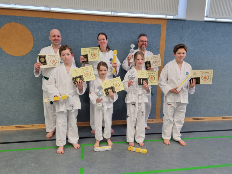 Mehr über den Artikel erfahren Taekwon-Do Prüfungen beim TuS Holtriem