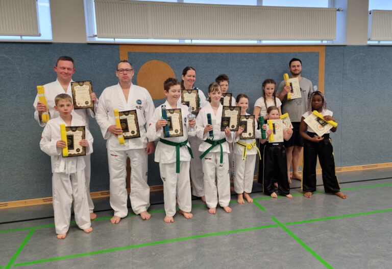 Mehr über den Artikel erfahren Erfolgreiche Prüfungen bei Taekwon-Do und Kickboxen