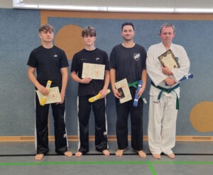 Mehr über den Artikel erfahren Taekwon-Do- und Kickbox-Prüfung